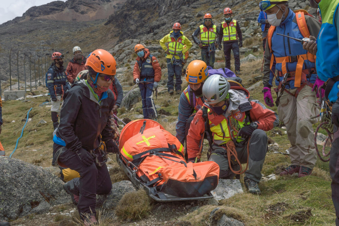 Imagen Rescate y autorrescate en montaña y trabajos en altura y verticales